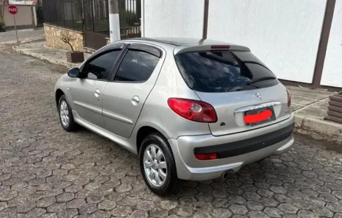 Peugeot 207 XR 1.4 Flex 8V 5P 2011