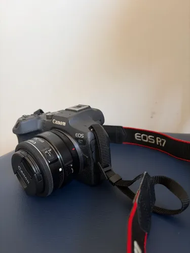 Canon R7