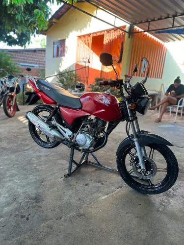 Moto bem conservada.