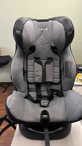 Cadeirinha Safety 1st com isofix - Cinza