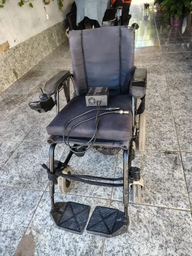 Cadeira motorizada usada