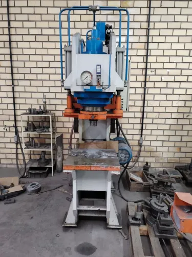 PRENSA HIDRÁULICA FKL PHC 65 TON - REVISADA E PRONTA PARA PRODUÇÃO!