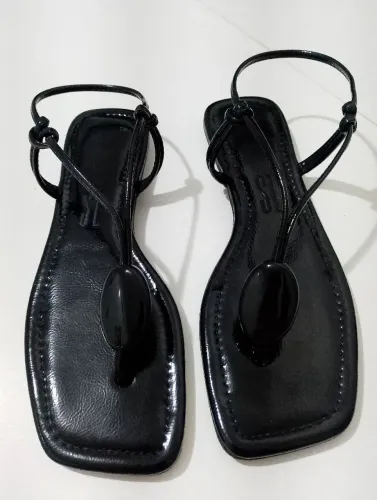 Rasteirinha Santa Lolla preto 