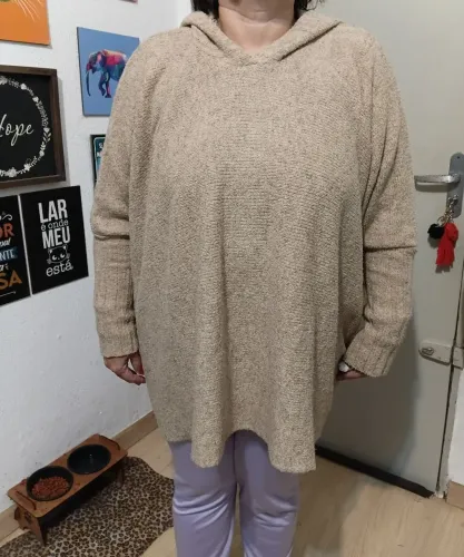 Vendo um poncho de lã com capuz tamanho único 