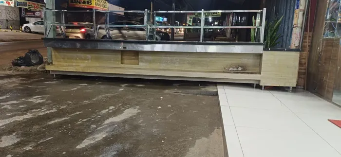 Expositor de alimento 5 mts bancada de mármore e vidro acabamento madeira *