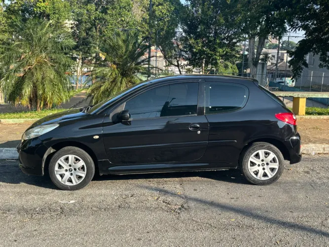 Peugeot 207 XR 1.4 Flex 8V 3P 2011