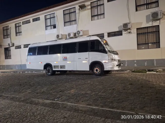 W9 2009 com 32 lugares 