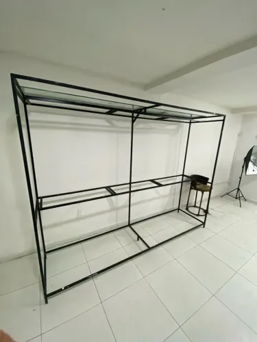 VENDO ARARAS,MANEQUIM,AR CONDICIONADO ETC