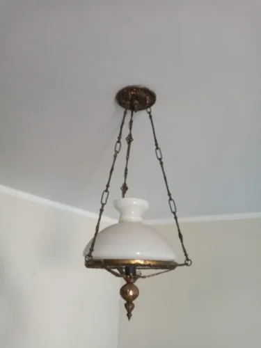 Par de abajures clássicos com cúpula branca