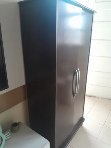 Guarda roupas de embuia 2 portas