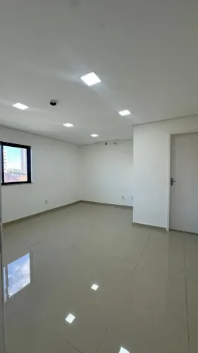 Alugo sala comercial de 20m² em Ed. Comercial Salima Tower  Parque 10