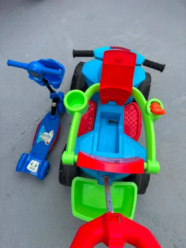 Triciclo e patinete