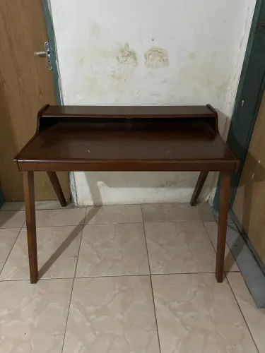 Linda escrivaninha de madeira pura 