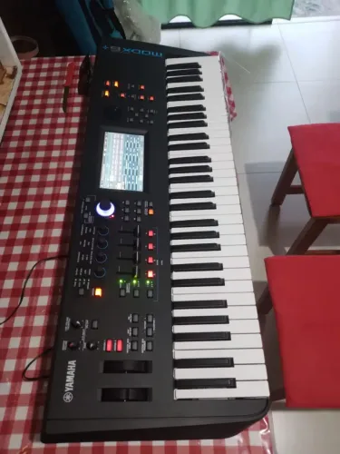 Teclado yamaha MODX 6+ PLUS