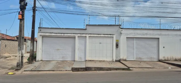 Casa com piscina (venda parcelada)