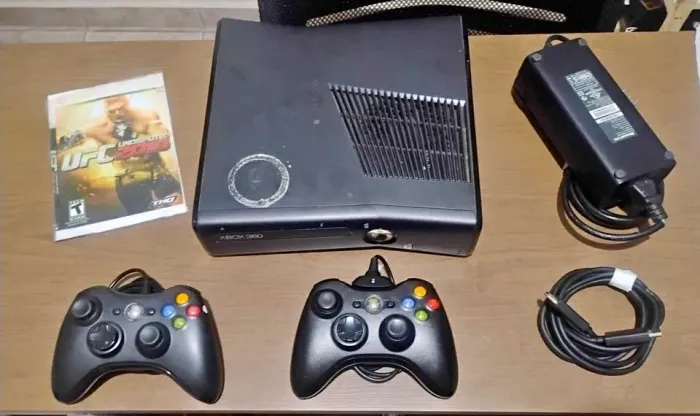 ? Xbox 360 Slim Desbloq. 4GB - R$ 490