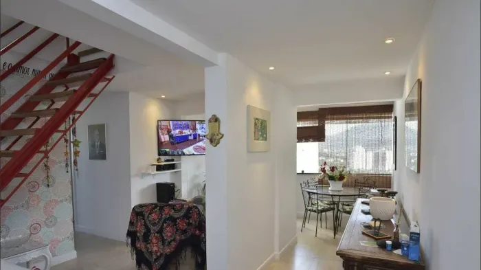 Alugo cobertura duplex em Curicica