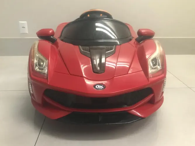 Carros Elétricos Infantis da marca BRINK com controle remoto.