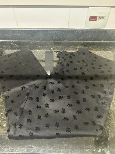 Calças Feminina Preta Tecido