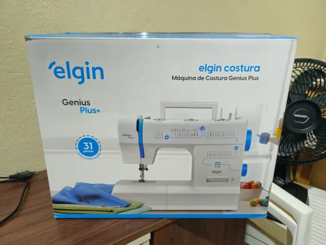 Máquina de costura Elgin