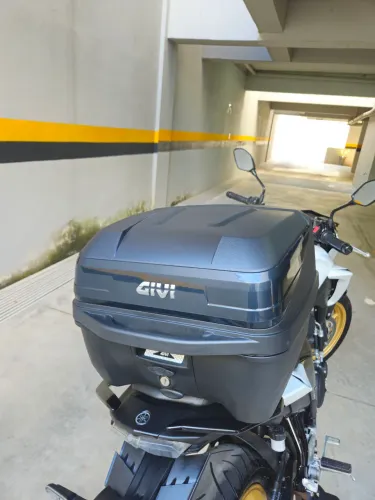 Baú Givi compacto 33 litros