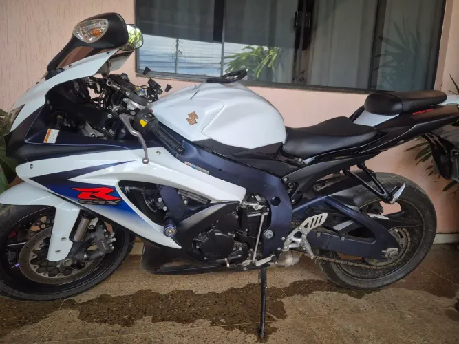 Moto muito nova só pegar e andar!