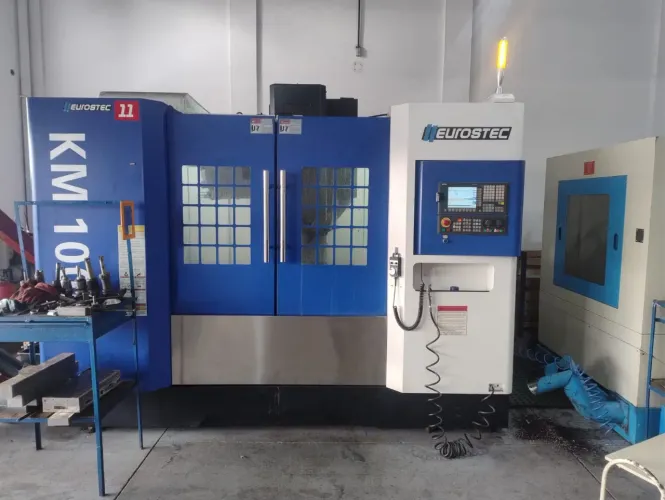 Máquina centro de usinagem Cnc Eurostec 100L 