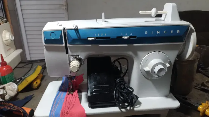 Máquina Singer facilita 288