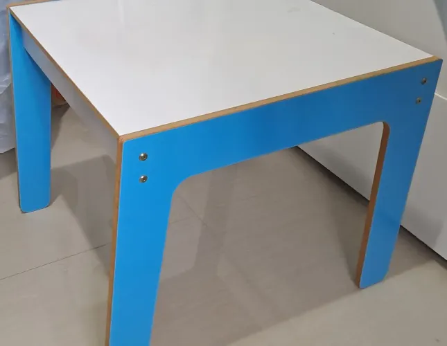 Mesinha e cadeirinha Infantil! Barbada por 80,00.