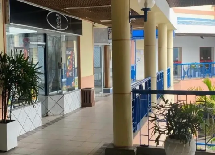 Loja no SHOPPING Imbuí Plaza com mezanino