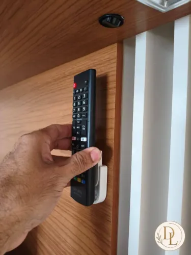 Suporte de Parede para Controle de TV e Remoto