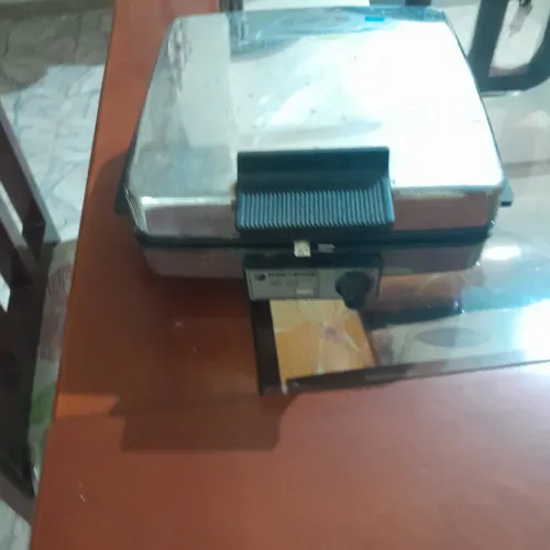 Vendo sanduicheira elétrica