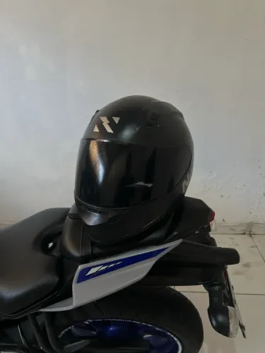 Capacete esportivo tamanho 60