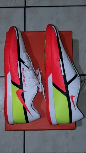 Chuteira Nike Phantom GT2 Futsal 