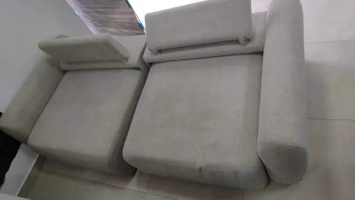 Sofa com encosto reclinável