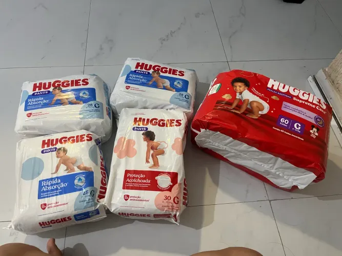 Vendo Fraldas M e G - somente essas da foto