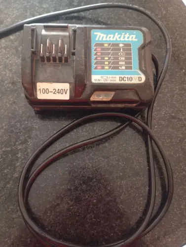 Carregador de Bateria Makita 12V Max CXT DC10WD Bivolt