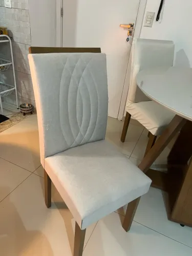 VENDE-SE conjunto de 4 cadeiras de jantar