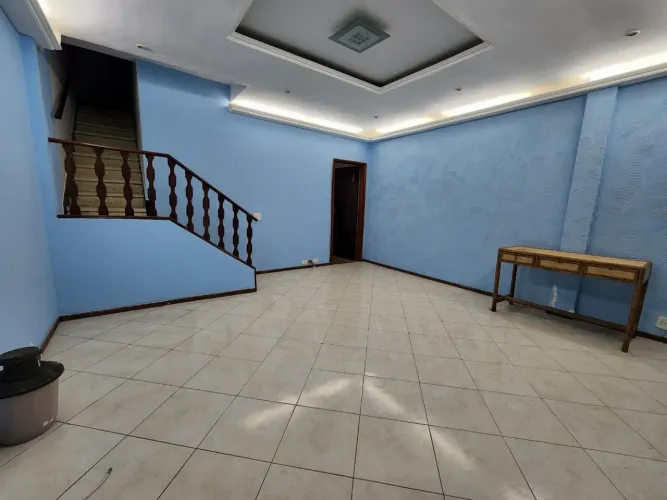 Casa em condomínio pertinho do shopping Ilha Plaza.