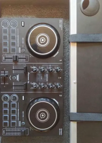 DDJ 200