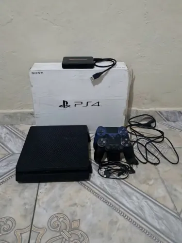 PS4 Slim 1TB Desbloqueado (Versão 9.0) + 2 controles + 10 jogos + HD 1TB + acessórios