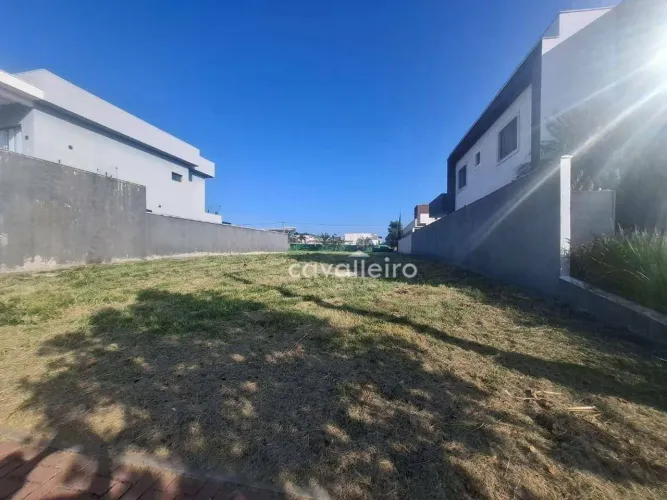 Lote murado nas laterais no Condomínio Landscape