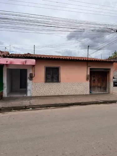 CASA NA AV PRONCIPAL DA SANTA CLARA-PERTO DO MATEUS