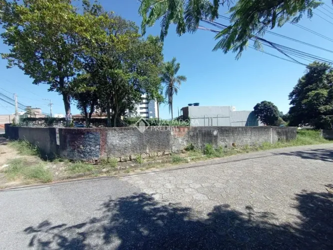 AMPLO TERRENO COM VIABILIDADE DE 8 PAVIMENTOS - CAPOEIRAS