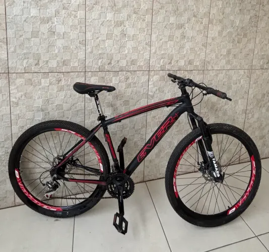 Bicicleta aro 29 acompanhar capacete e suporte para carro