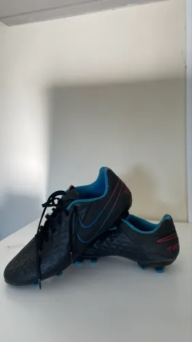 Chuteira Nike Tiempo Legend 8 Academy FG Campo