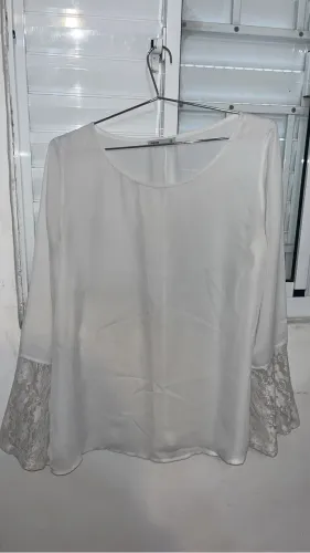 Blusa manga de renda