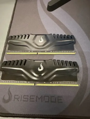Memória RAM 16GB (2x8GB) DDR4 3200MHz Rise Mode Z Series Sem Uso