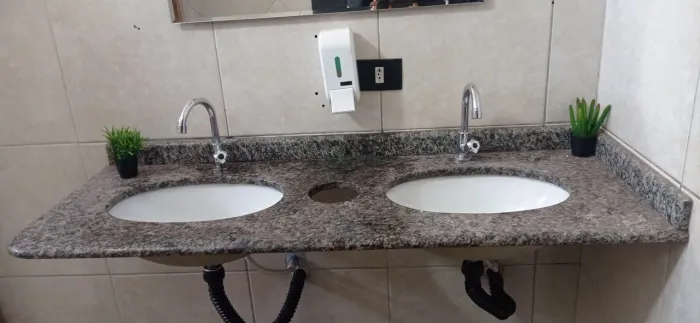 Pia para banheiro em granito, cuba dupla.
