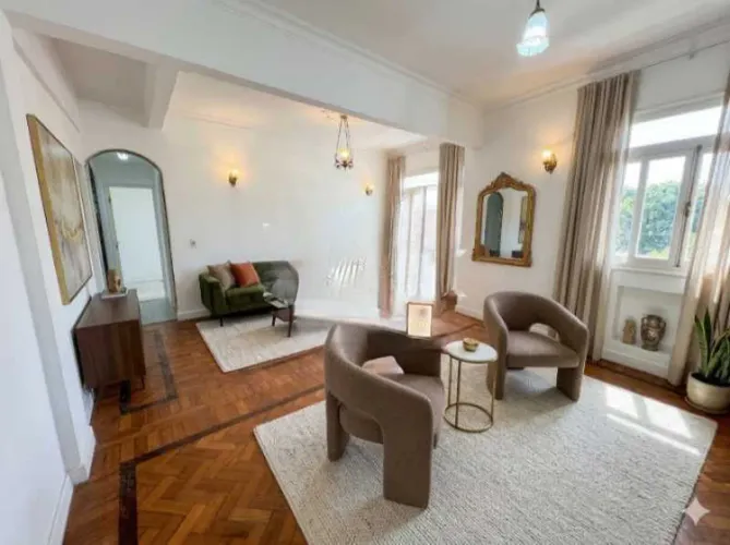 Apartamento : / Residencial / Glória